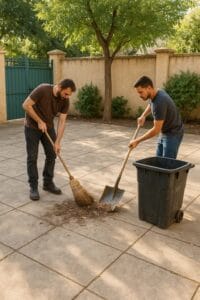 "فريق شركة لارا كلين أثناء تنفيذ خدمة تنظيف أحواش في المقام"