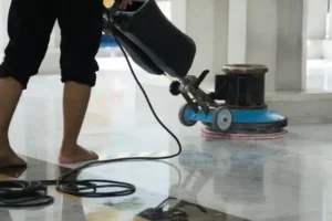 "شركة جلي وتلميع الرخام في العين – فريق لارا كلين أثناء العمل"